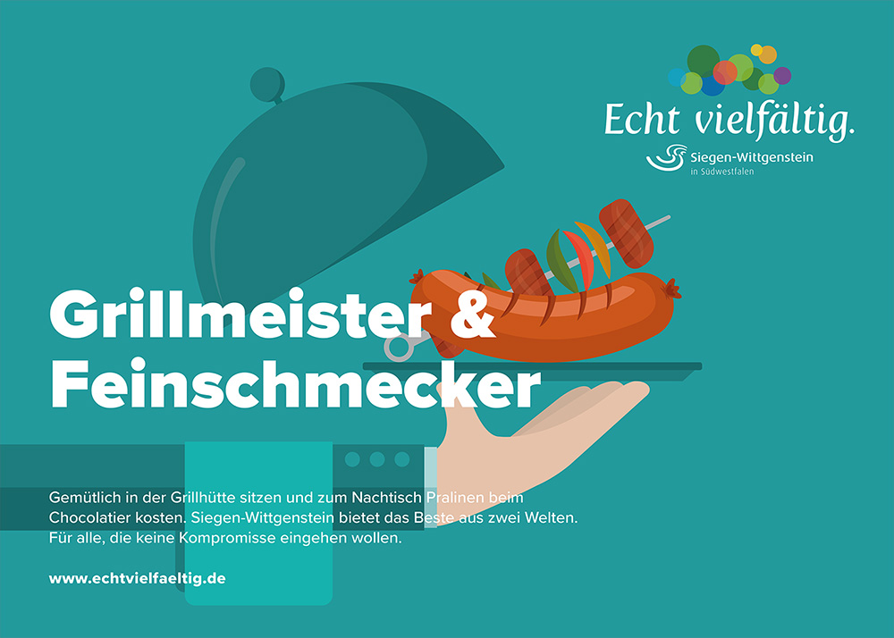 Das Bild zeigt eine Illustration auf türkisem Grund. Man sieht den Arm eines Kellners mit einer Servierglocke, die gelüftet wurde. Auf dem Servierteller liegen ein Würstchen und ein Grillspieß. Darüber die Überschrift in weiß: „Grillmeister und Feinschmecker“. Oben links in der Ecke das „Echt vielfältig“-Logo.
