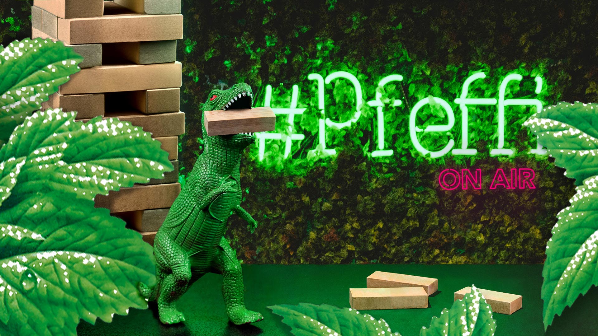 Ein grüner Dinosaurier mit einem Baustein im Maul vor einem Jenga-Turm