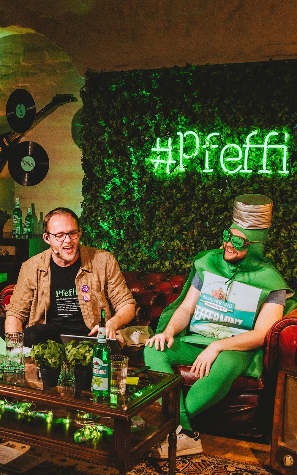 Ein Studio als Pfeffi Wohnzimmer mit Sven Bensmann und Gästen